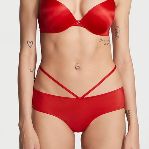 Victoria's Secret VERY SEXY
So Obsessed Strappy Cheeky Panty Medium Lips… - Picture 15 of 15